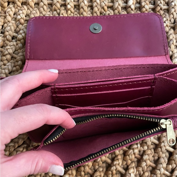 Portland Leather Goods ‘Almost Perfect’ Lily Wristlet in Boysenberry - Picture 7 of 8
